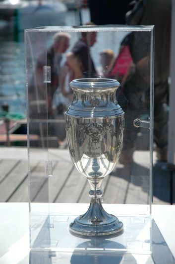 trofeum, o ktore walcza zalogi SailBook Cup 2014